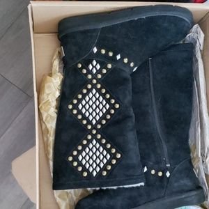 Blk Ugg boots